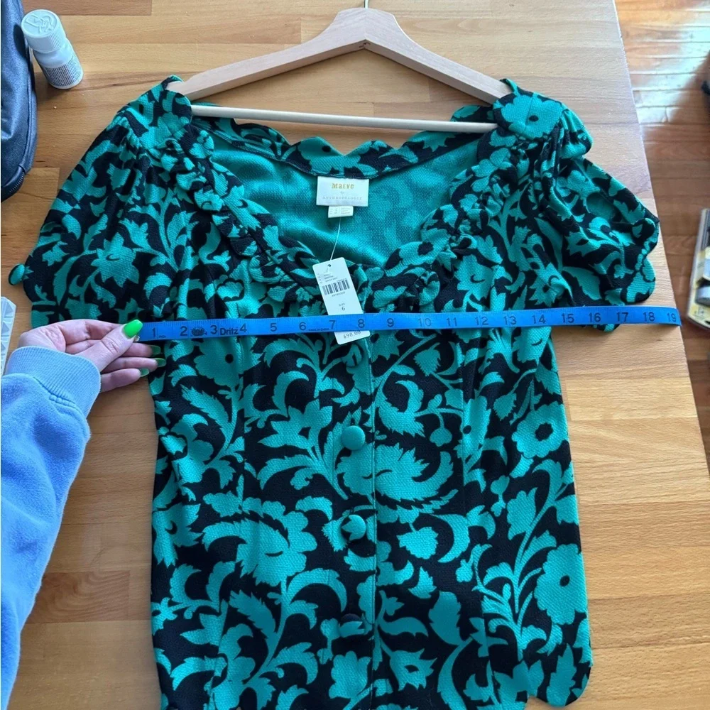 Maeve by Anthropologie Green Black Floral Scalloped Edge Top Assey Blouse Size 6 - Picture 12 of 12
